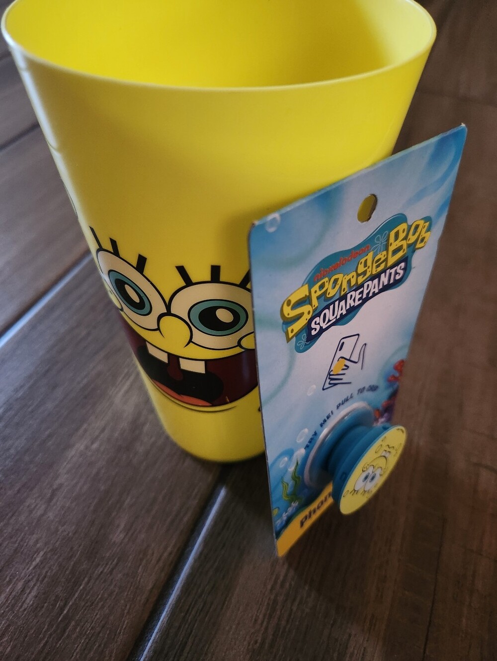 SpongeBob Yellow 32 Oz  Plastic Cup with Blue Pop Socket Grip